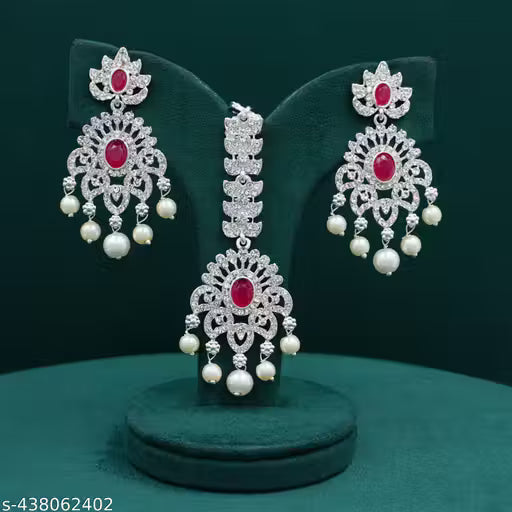 Elegant 4-Piece Women's Artificial Necklace Set