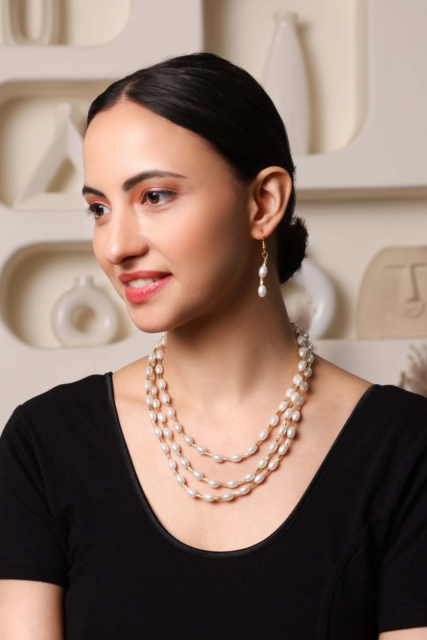 White Traditional Pearl Necklace Set